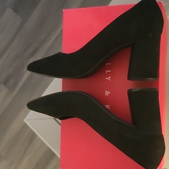 Black Shoes - Picture 4 of 6